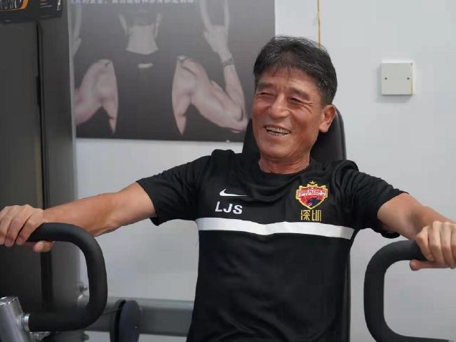 我们选择了状态最好的球员，尤其是在中场，桑谢斯、佩莱格里尼、奥亚尔都不在最佳状态，我们选择了那些有信心、有头脑、有勇气的球员踢这场硬仗。